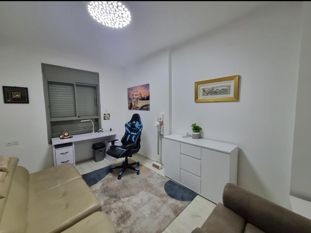 Turdeluxe Company Large 4 Bedroom Apartement In Central Rehovot ภายนอก รูปภาพ