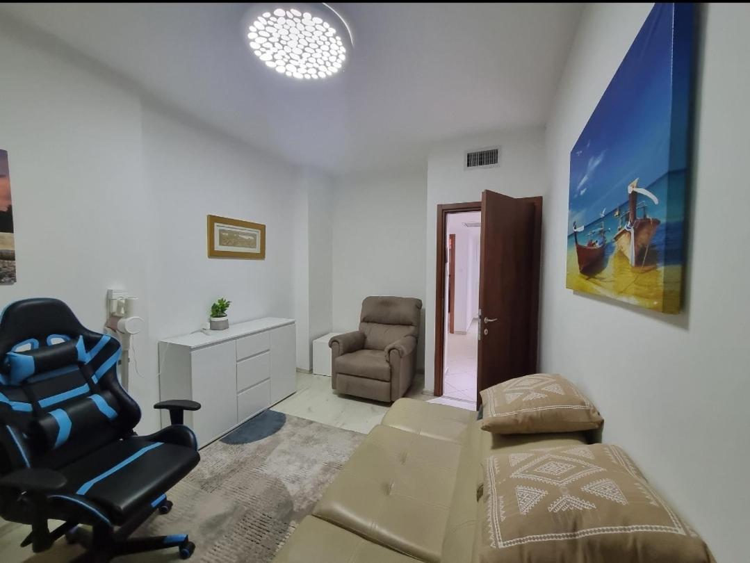 Turdeluxe Company Large 4 Bedroom Apartement In Central Rehovot ภายนอก รูปภาพ